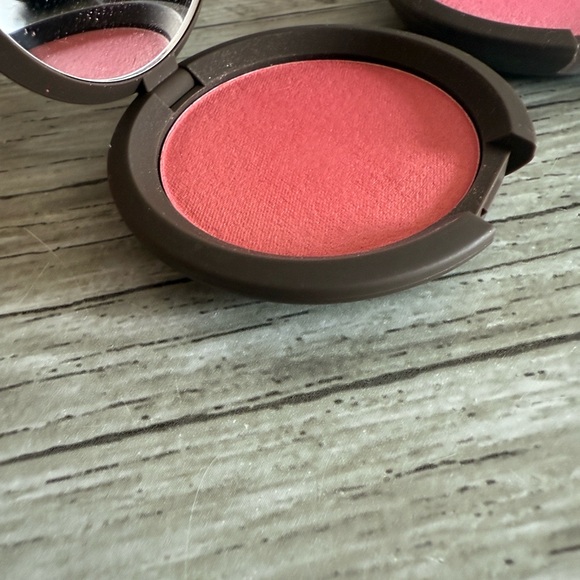 BECCA Luminous Blush Trio- Camellia, Foxglove, Snapdragon - Picture 7 of 9